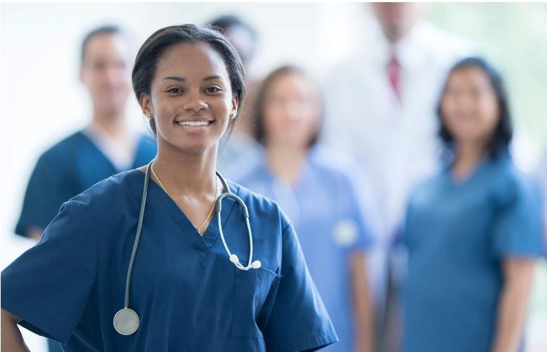 biet-giua-truong-dao-tao-va-truong-cao-dang3Fde-tro-thanh-mot-dieu-duong2C-thi-sinh-can-dat-diem-dau-0d8g2y