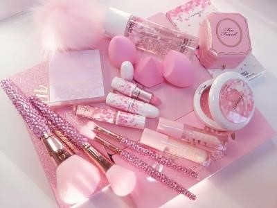 Cao đẳng Công nghệ Y - Dược Việt Nam là một trường đào tạo đại học chuyên ngành y và dược học.