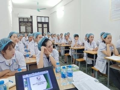Năm 2021, chúng tôi thông báo về việc tuyển sinh vào hệ đào tạo nghề ngắn hạn. Chương trình này sẽ giúp bạn có cơ hội học tập và rèn luyện kỹ năng nghề nghiệp trong thời gian ngắn, đồng thời tăng khả năng tìm kiếm việc làm và cải thiện thu nhập. Hãy liên hệ với chúng tôi để biết thêm thông tin chi tiết về cách thức đăng ký và các chương trình đào tạo sẵn có.