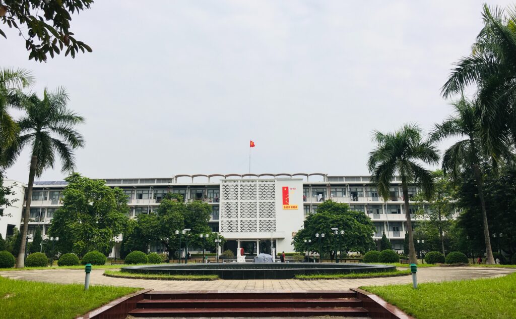 Những trường đại học xét học bạ tuyển sinh 2023