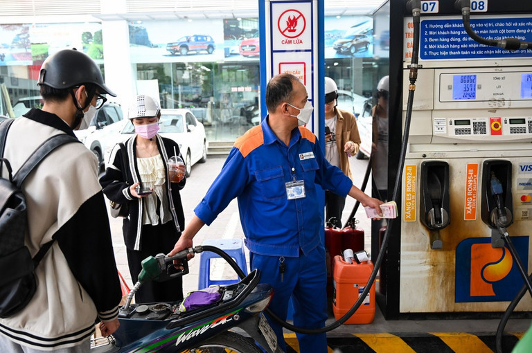 Hơn 1,1 triệu thí sinh tham gia kỳ thi tốt nghiệp THPT 2025: Đề thi môn Toán và Ngữ Văn gây nhiều chú ý